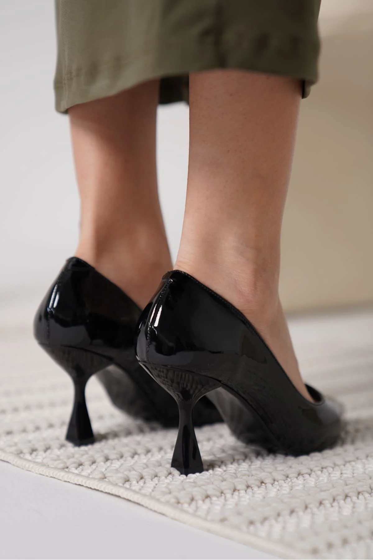 Siyah Rugan Kadın Stiletto TR18MS01A