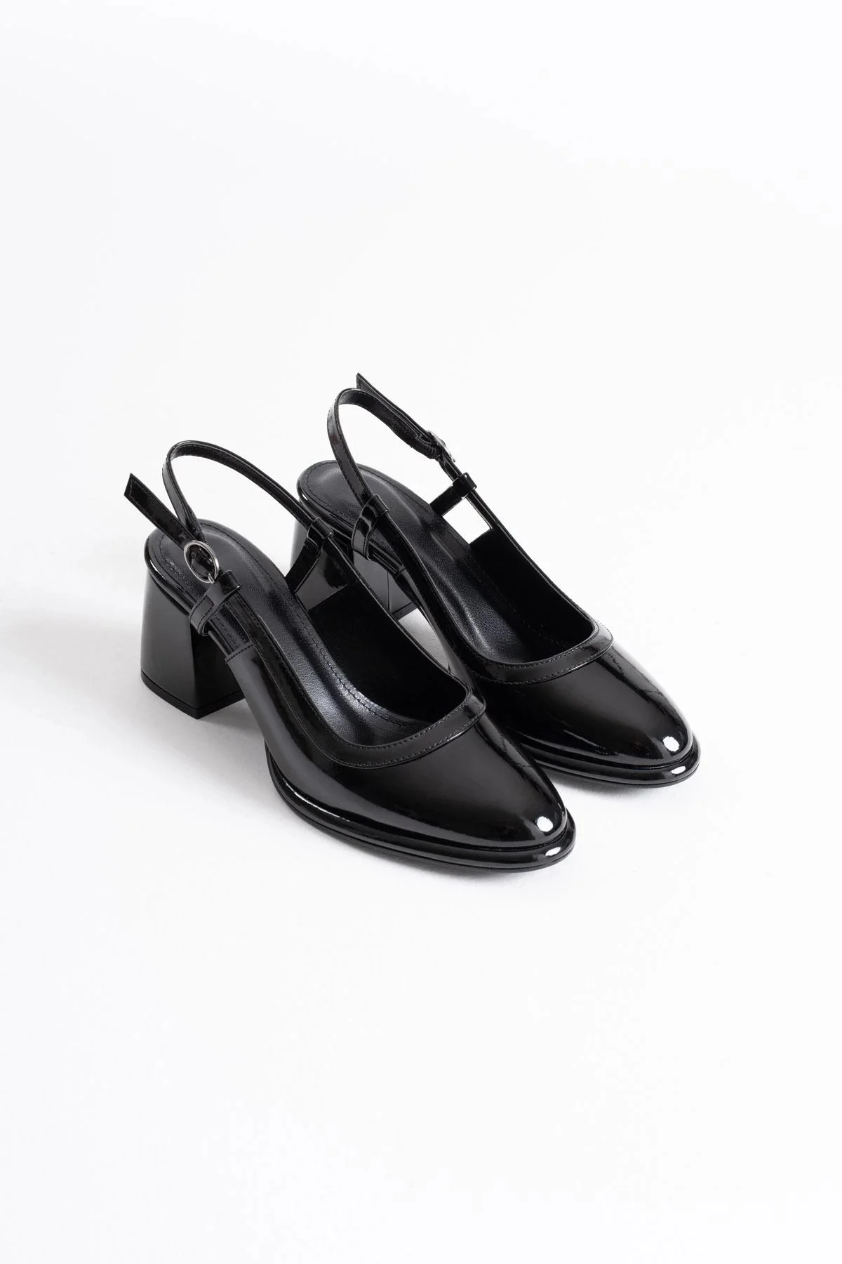 Siyah Rugan Kadın Topuklu Ayakkabı TR18MS17A