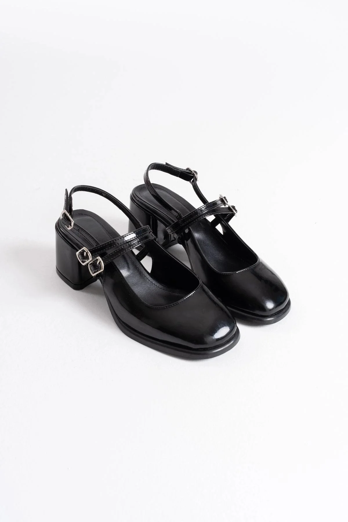 Siyah Rugan Kadın Topuklu Ayakkabı TR02MS03A