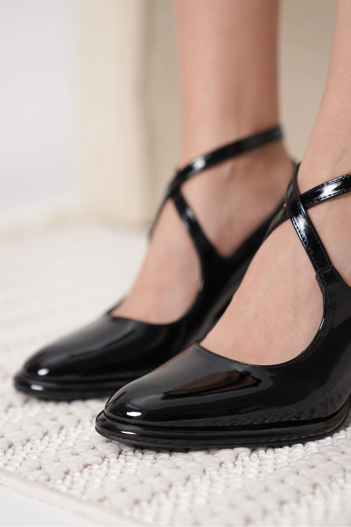 Siyah Rugan Kadın Topuklu Ayakkabı TR18MS09A