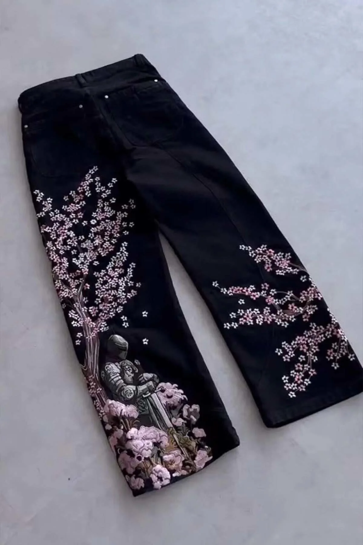 Siyah Sakura Şövalye Nakışlı Y2K Baggy Pantolon Siyah Sakura Şövalye Nakışlı Y2K Baggy Pantolon