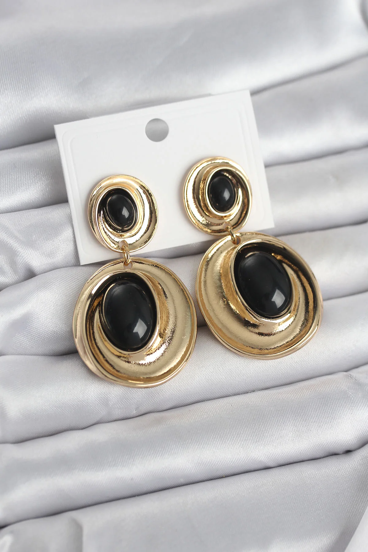 Siyah Sallantılı Damla Model Gold Renk Vintage Kadın Küpe 5886