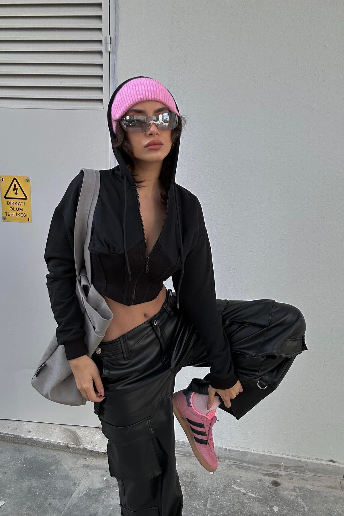 Köstebek Siyah Şeritli Y2k Crop Hırka