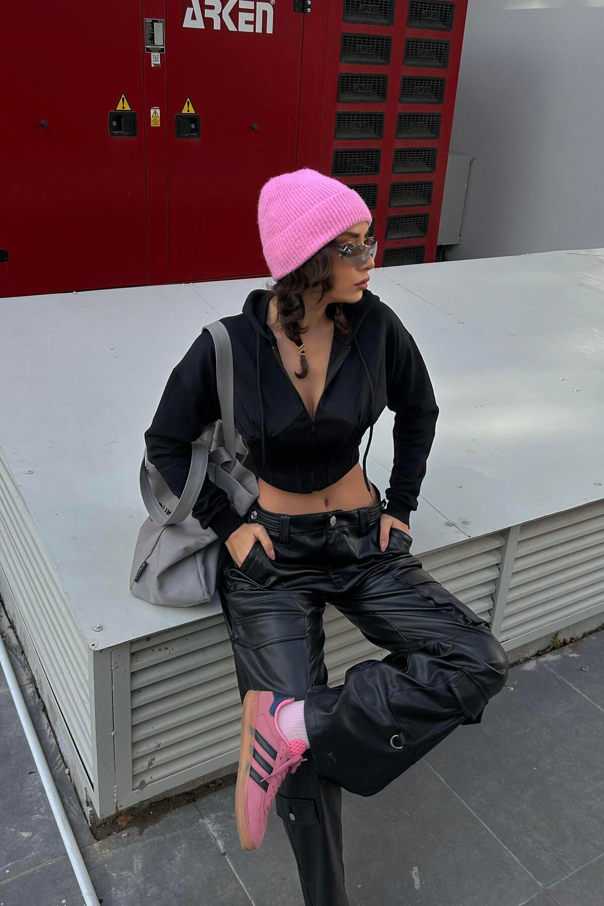 Köstebek Siyah Şeritli Y2k Crop Hırka