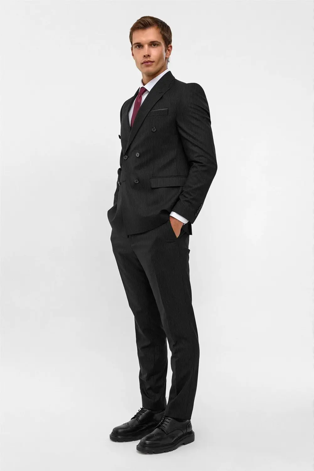 Siyah Slim Çizgili Sivri Yaka 6 Drop Takım Elbise