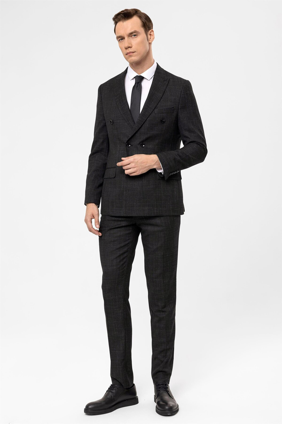 Süvari Siyah Slim Fit Armürlü Sivri Yaka 6 Drop Klasik Takım Elbise