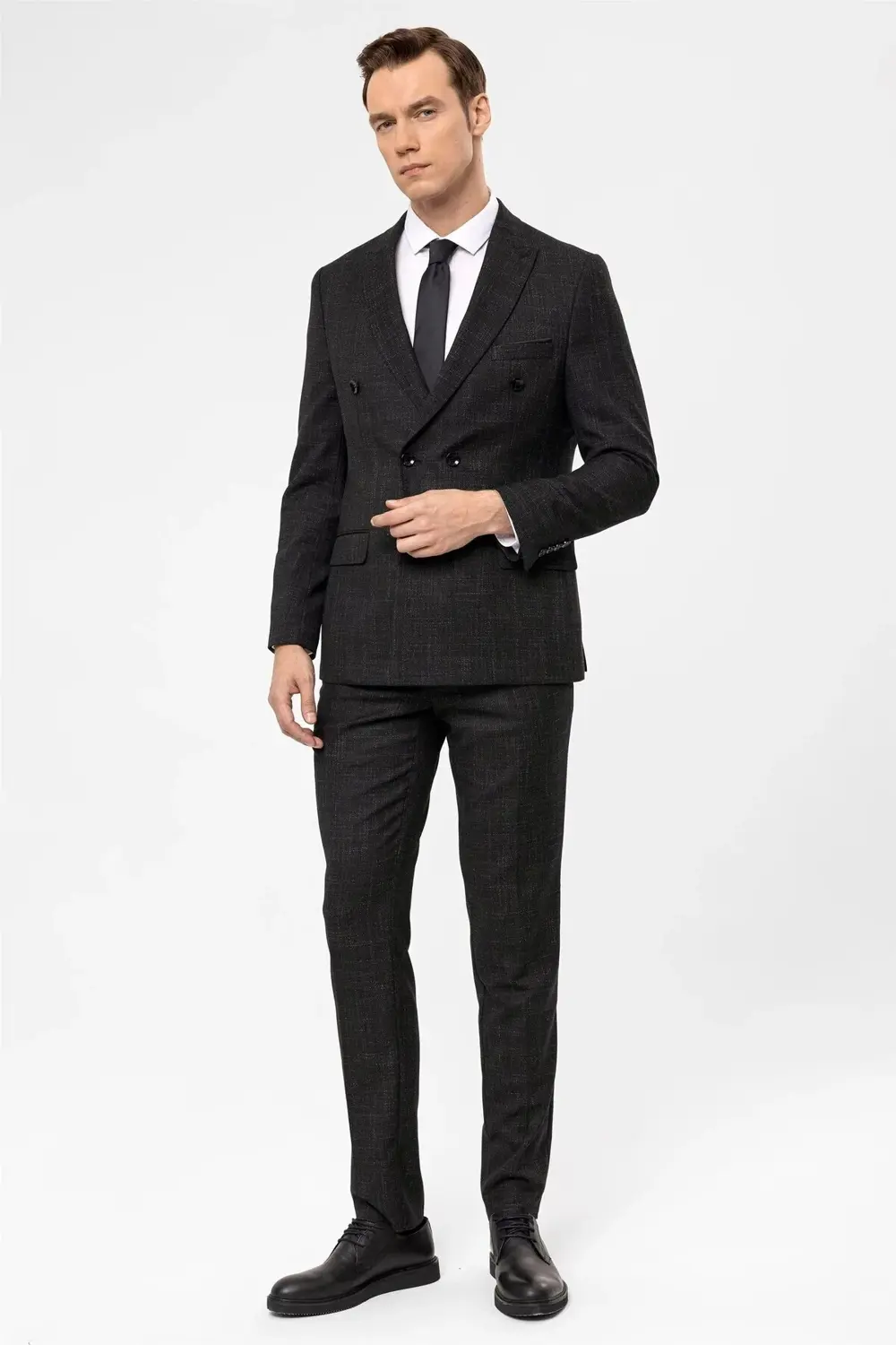 Süvari Siyah Slim Fit Armürlü Sivri Yaka 6 Drop Klasik Takım Elbise