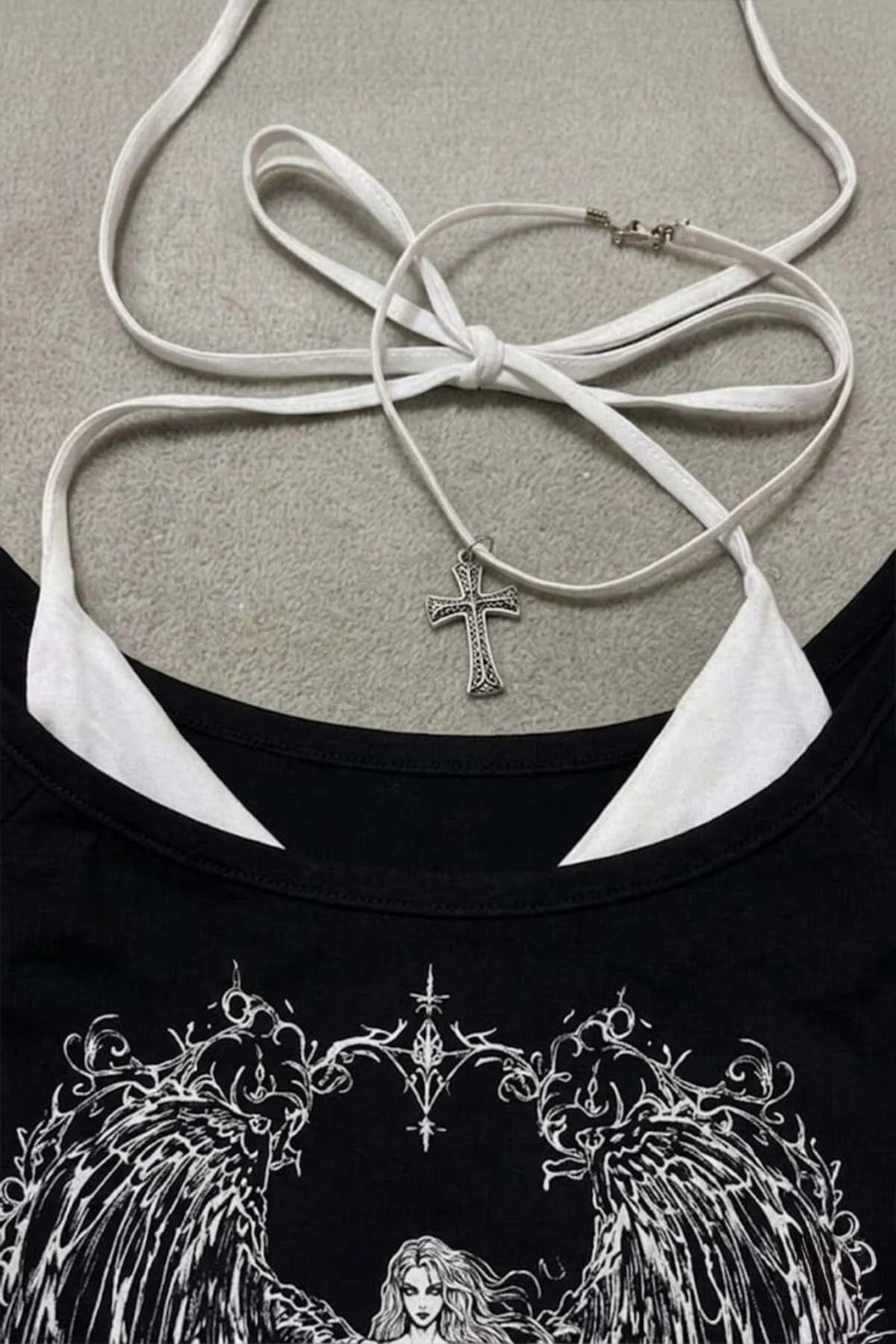 Siyah Sword Warriror Angel Madonna Yaka Ek Askılı Full Body Gotik Y2K Kısa Kollu Crop Siyah Sword Warriror Angel Madonna Yaka Ek Askılı Full Body Gotik Y2K Kısa Kollu Crop