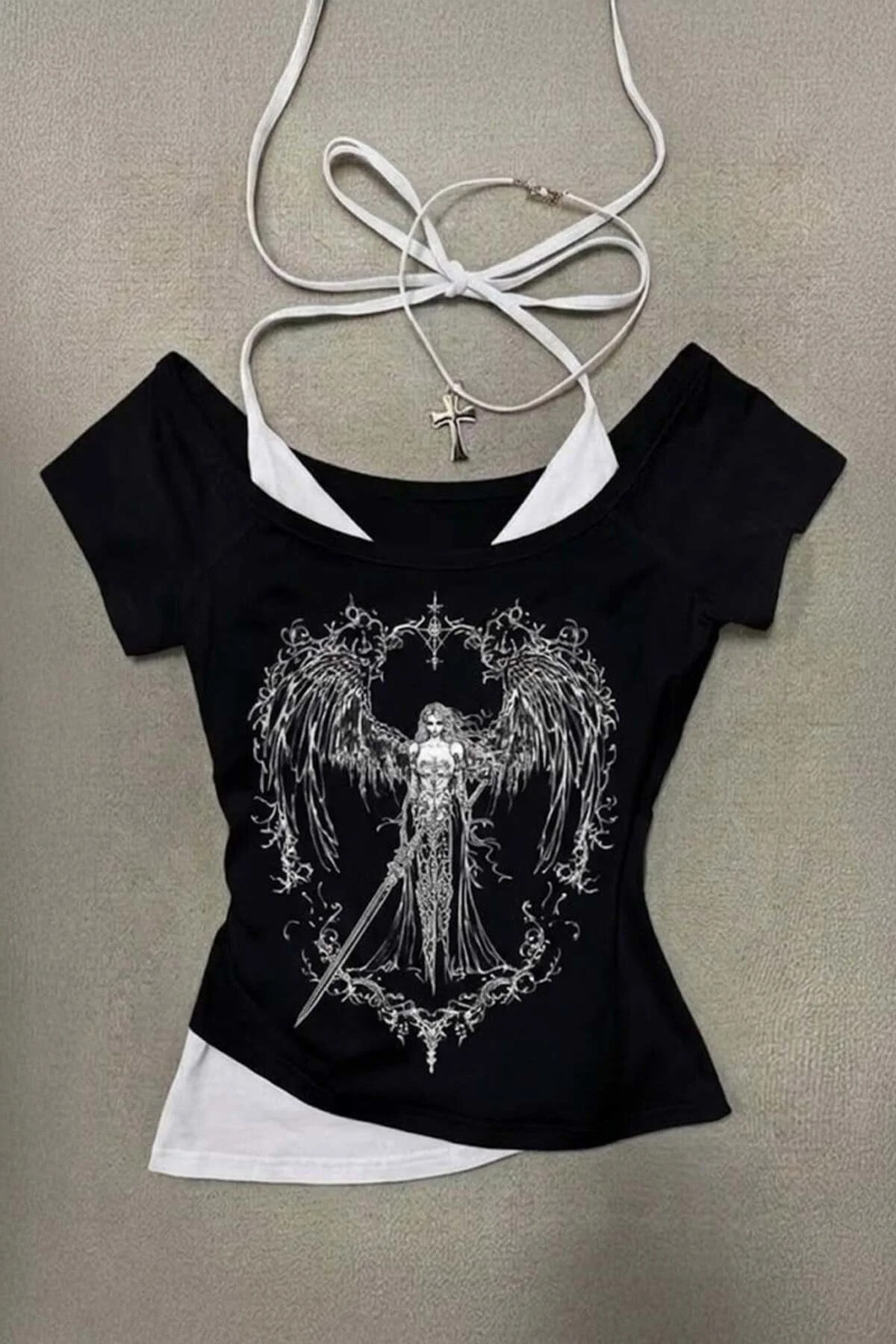 Siyah Sword Warriror Angel Madonna Yaka Ek Askılı Full Body Gotik Y2K Kısa Kollu Crop Siyah Sword Warriror Angel Madonna Yaka Ek Askılı Full Body Gotik Y2K Kısa Kollu Crop