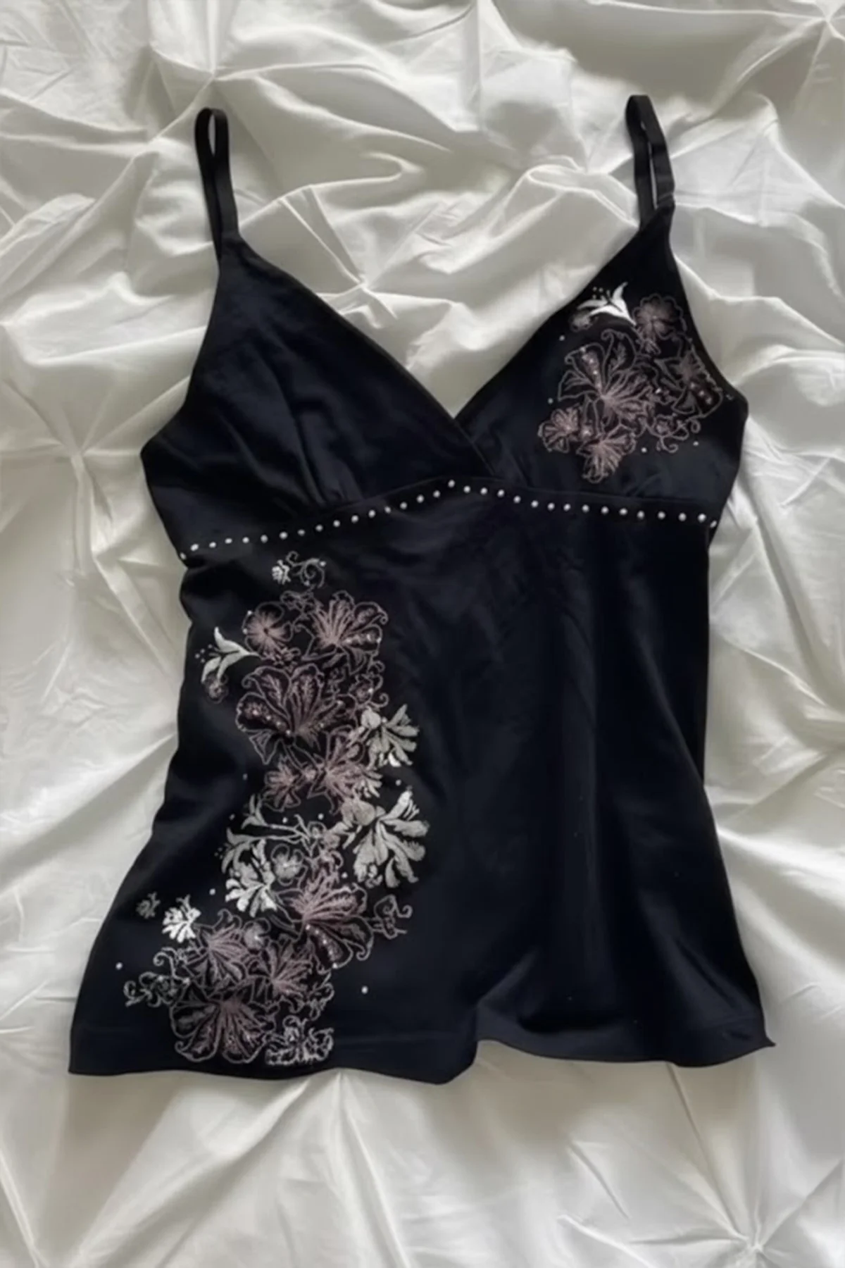 Siyah Taşlı Floral Desenli Vintage Y2K Askılı Crop Siyah Taşlı Floral Desenli Vintage Y2K Askılı Crop
