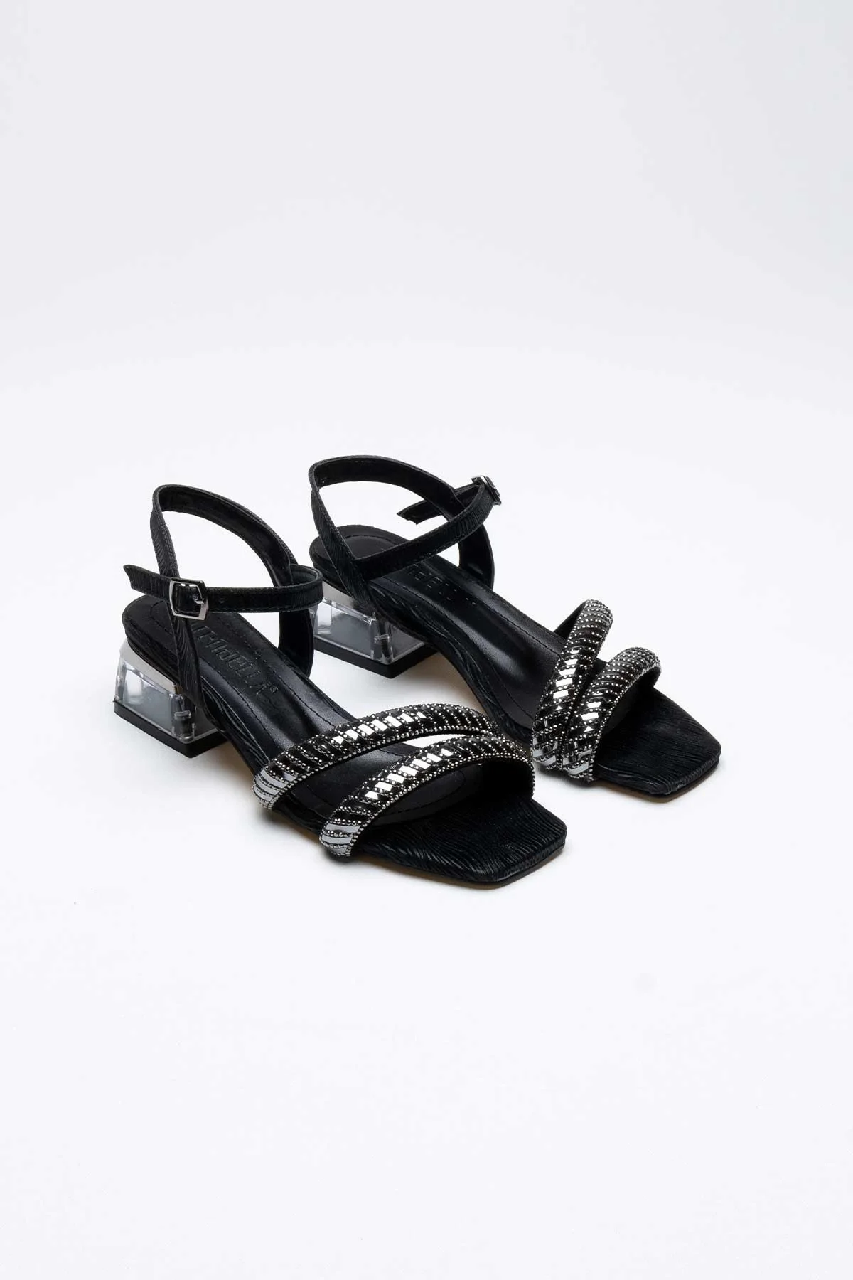 Siyah Taşlı Kadın Topuklu Sandalet TR25MY04A