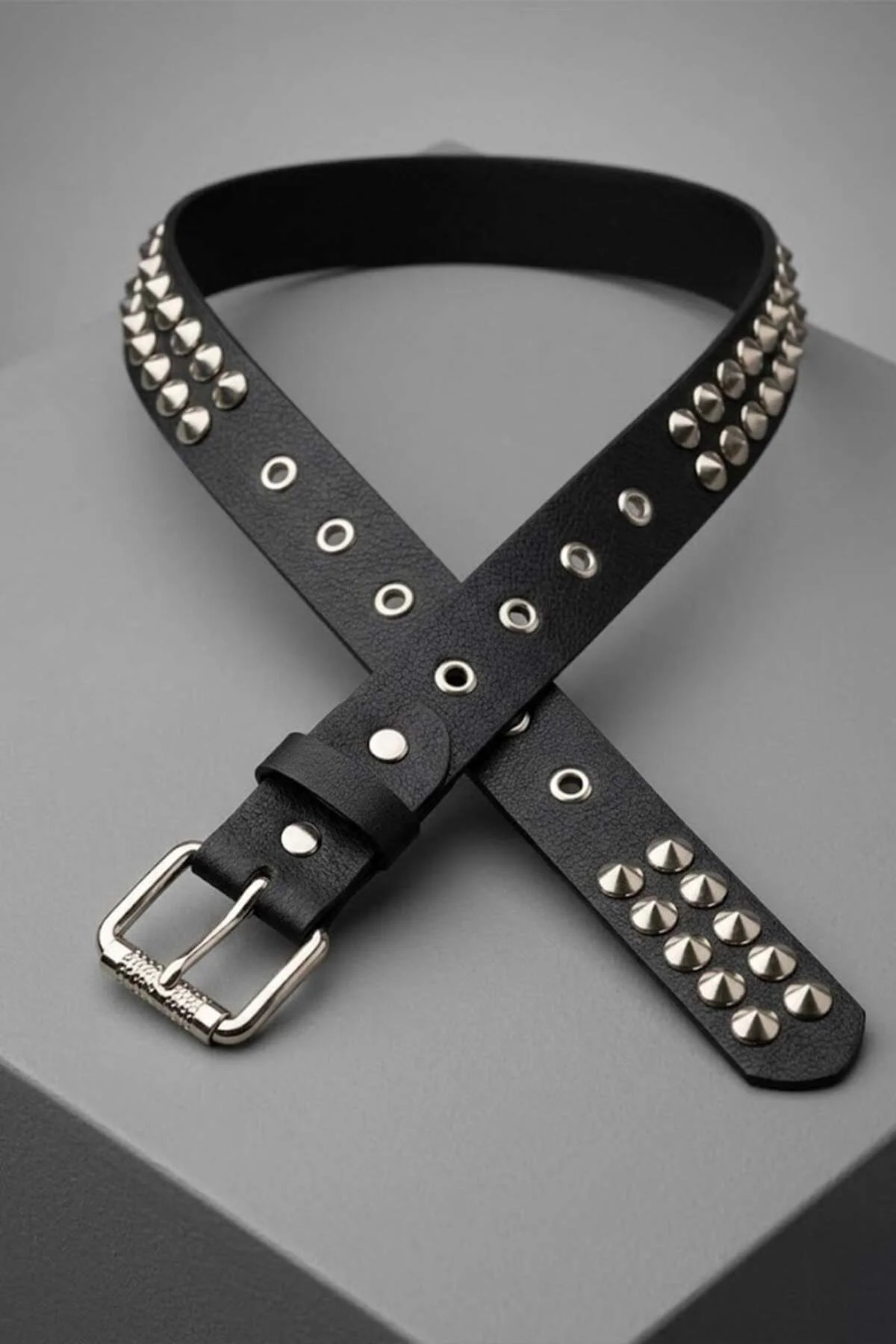 Siyah Üç Şeritli Piramit Metal Stud Gotik Deri Kemer