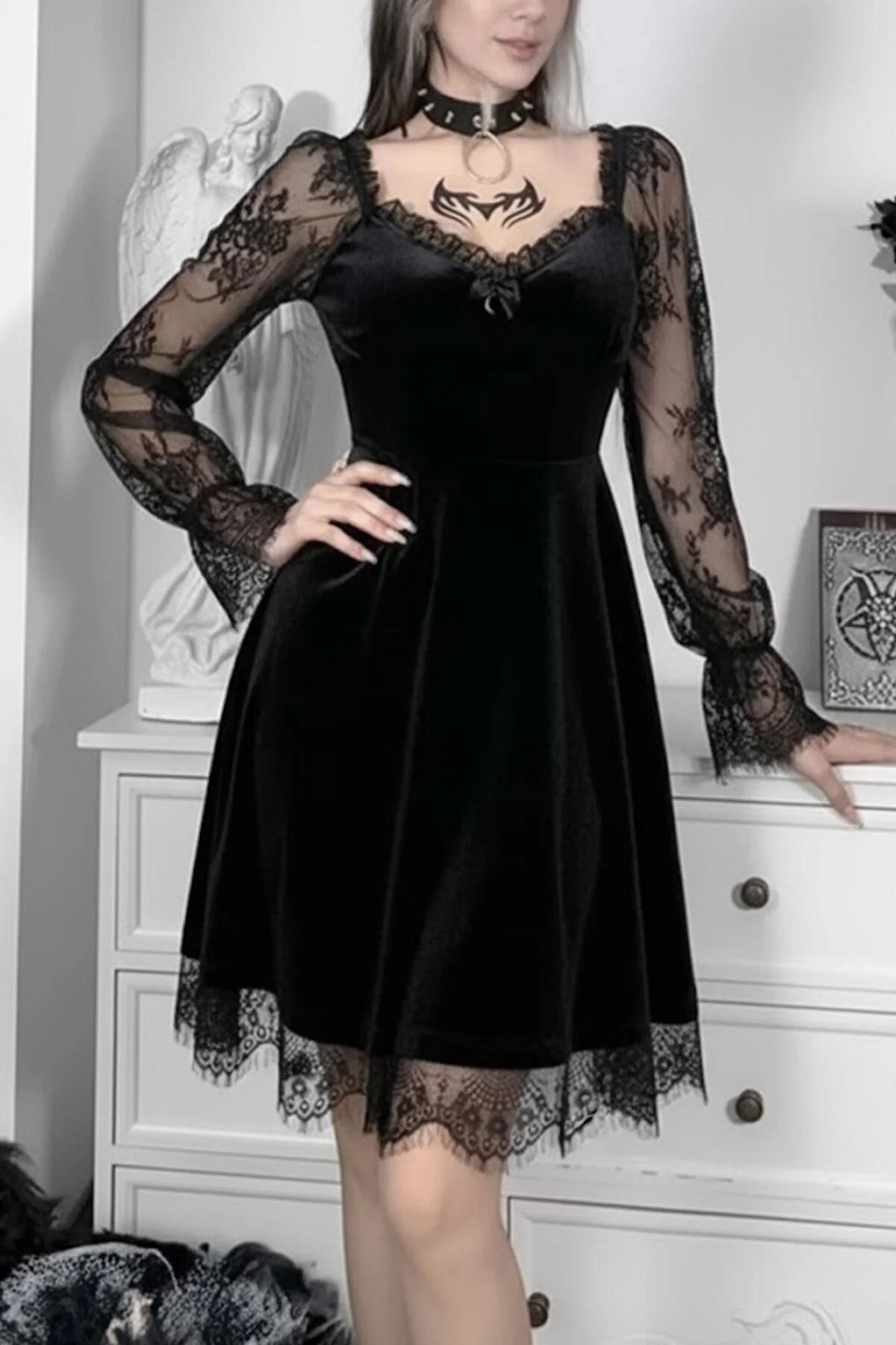 Siyah Vintage Gotik Dantel Kollu Fiyonklu Kadife Elbise Siyah Vintage Gotik Dantel Kollu Fiyonklu Kadife Elbise