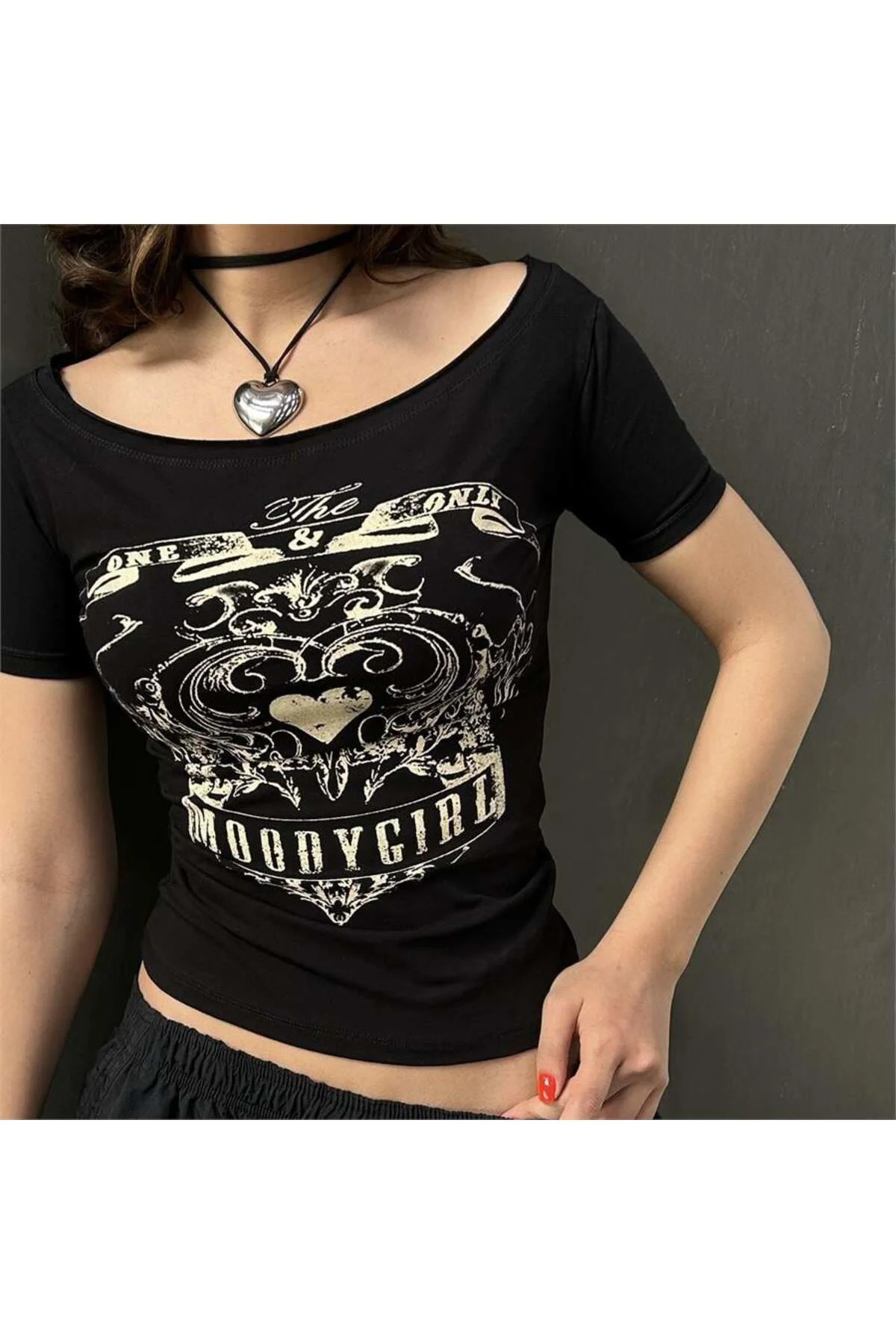 Siyah Vintage MoodyGirl Omuz Açık Kısa Kollu Crop