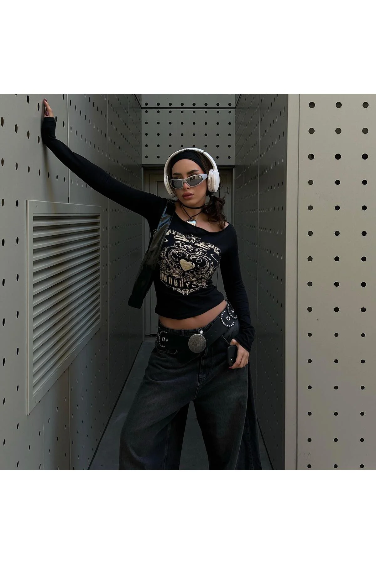 Siyah Vintage MoodyGirl Omuz Açık Uzun Kollu Crop