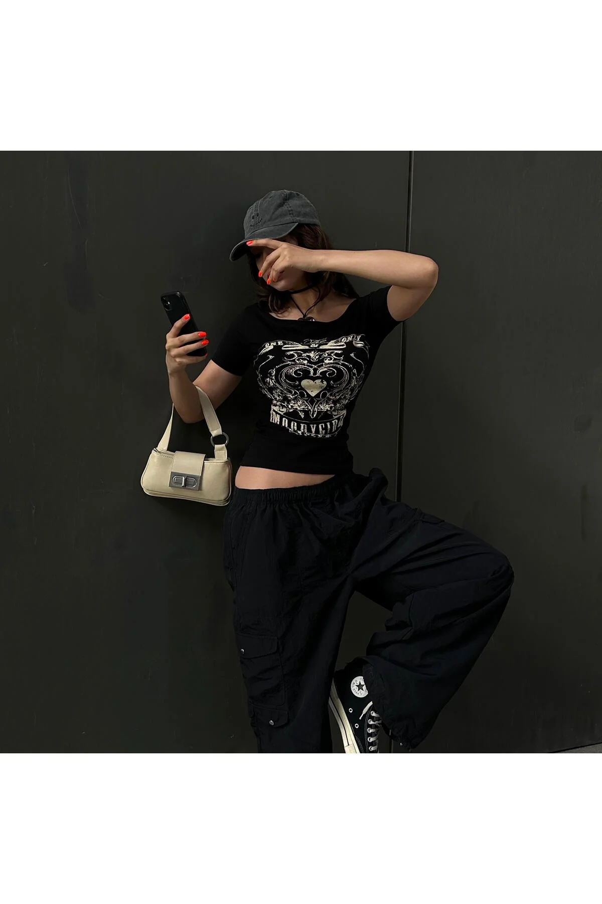 Siyah Vintage MoodyGirl Omuz Açık Kısa Kollu Crop