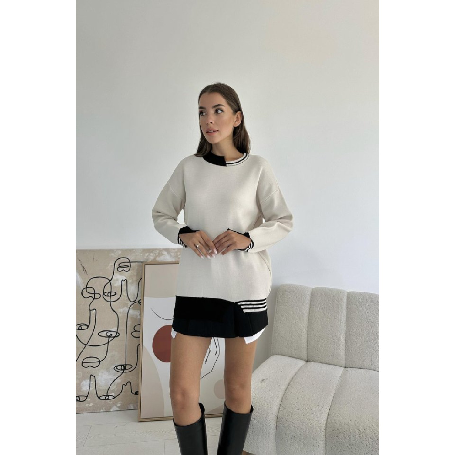 Siyah Yaka Ve Manşet Garnili Triko Kazak