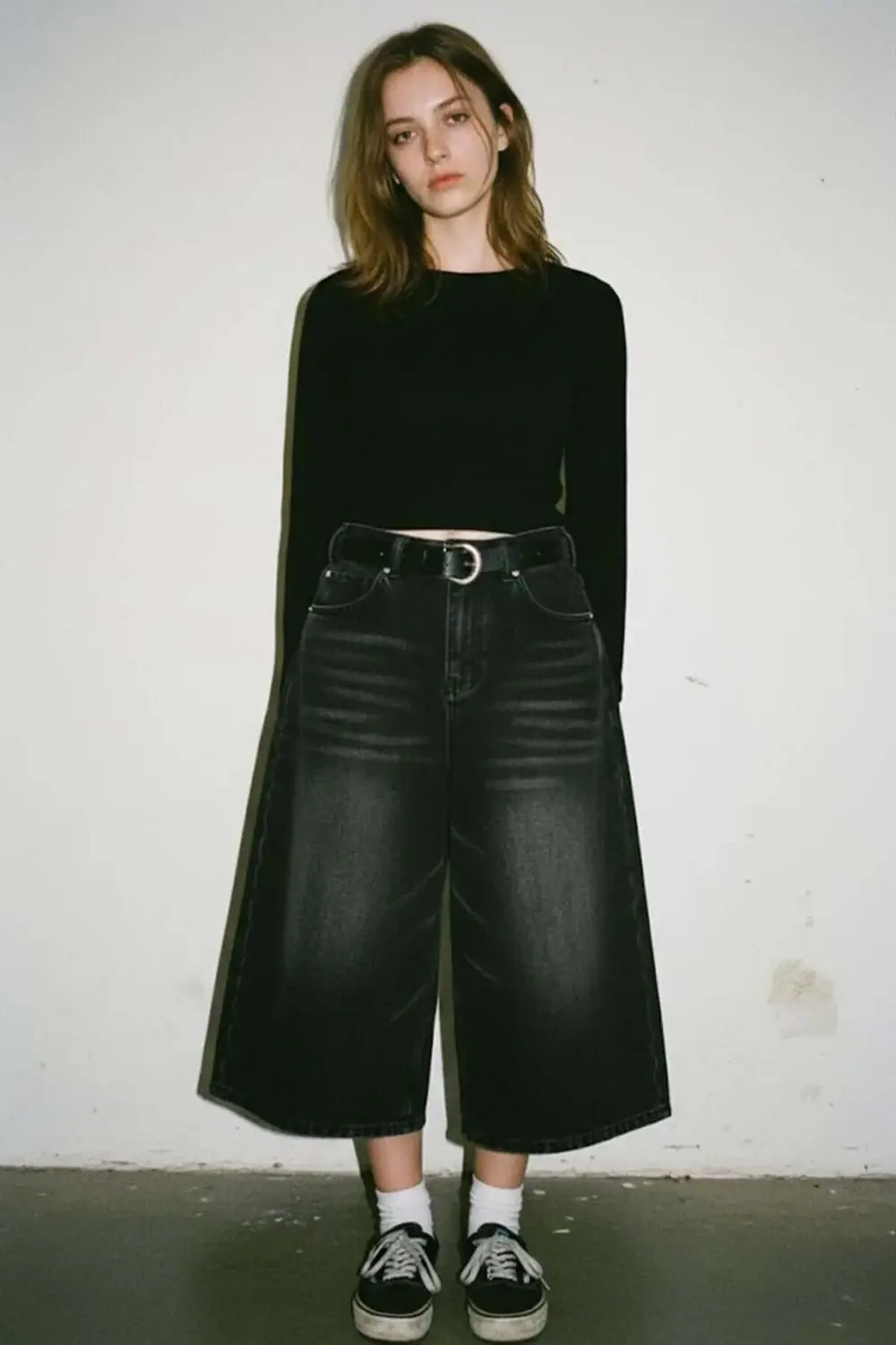 Siyah Yıkamalı Retro Kısa Paçalı Kot Şortolon