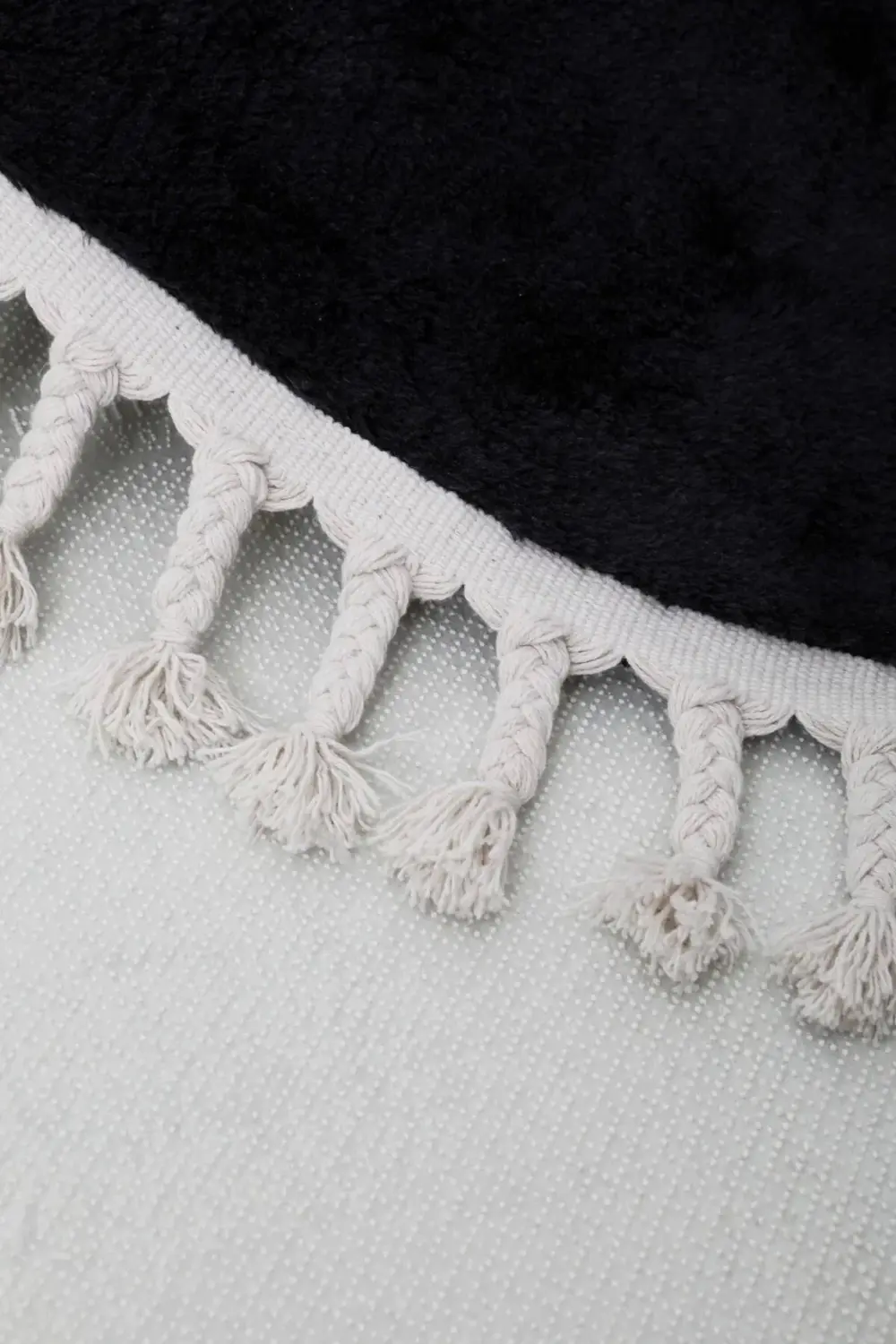 Siyah Yuvarlak Post Dokuma Halı Püslüllü Peluş Halı Antibakteriye