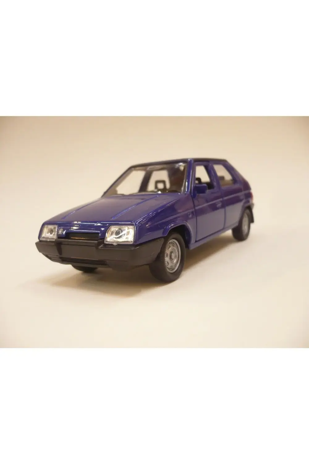 Skoda Favorit Mavi Renk Metal Model Çek Bırak Araba 1/32 MAVİ