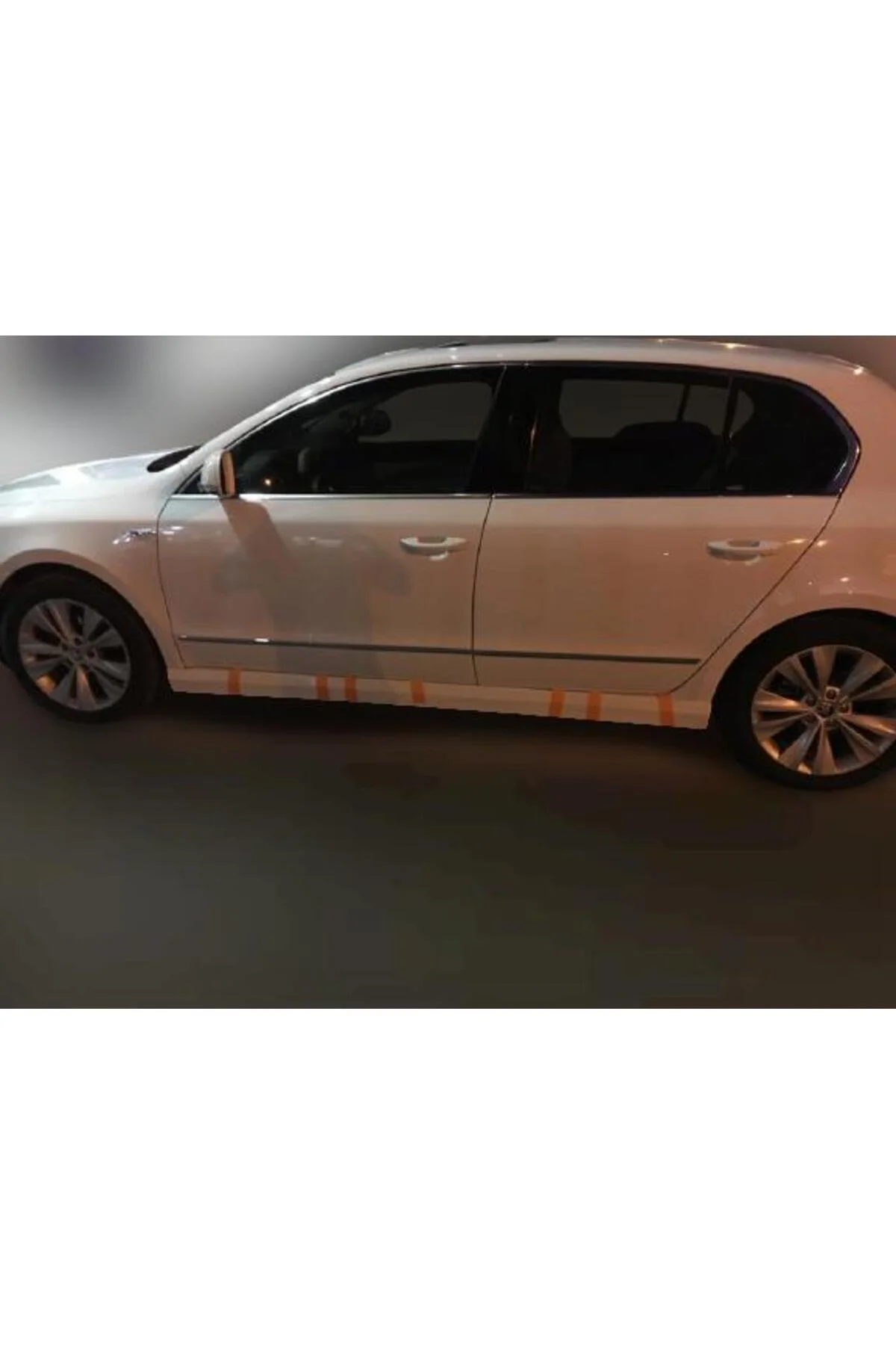 SKODA SÜPER B 2009-2015 ASTARLI YAN MARŞPİYEL