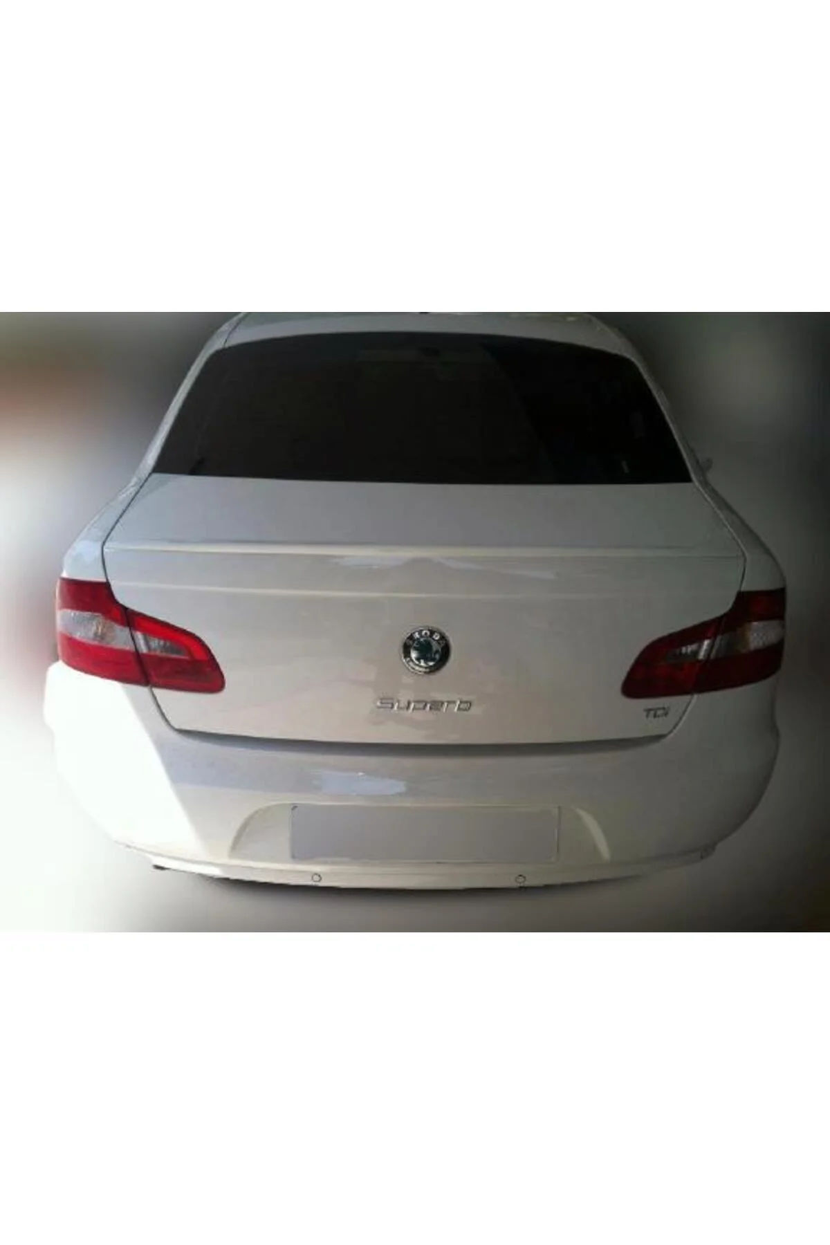 SKODA SÜPER B 2009-2015 ASTARLI ANATOMİK SPOİLER