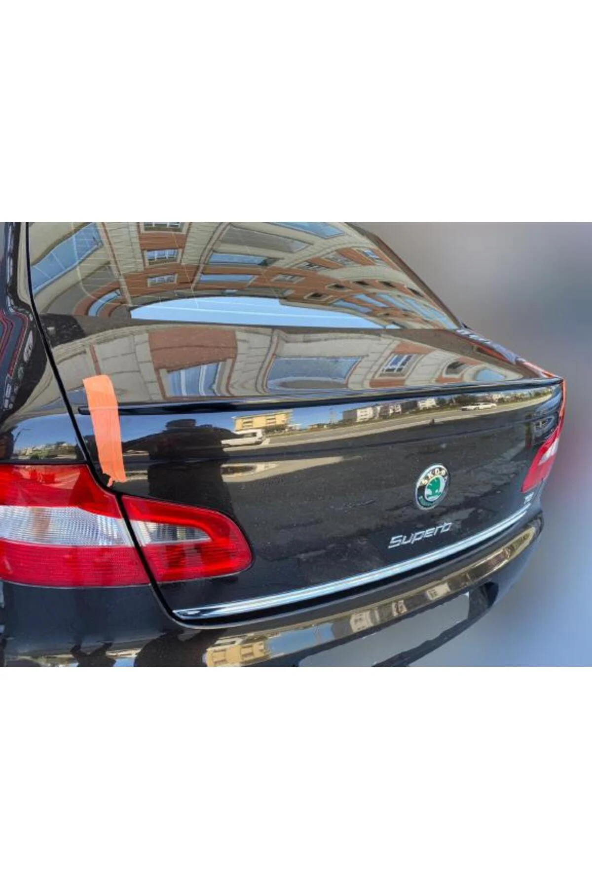 SKODA SÜPER B 2009-2015 ASTARLI ANATOMİK SPOİLER