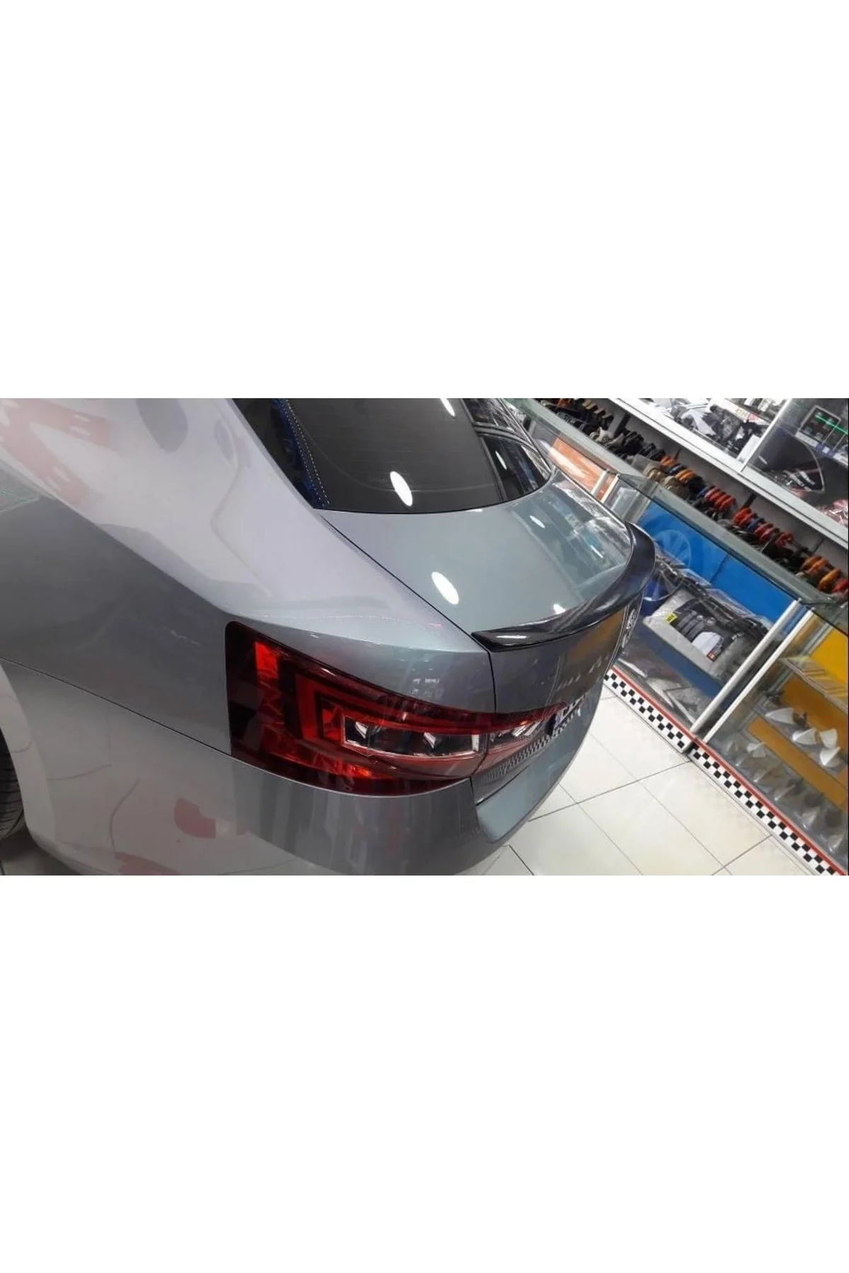 Skoda Super B 2012- Siyah Spoyler (sry)