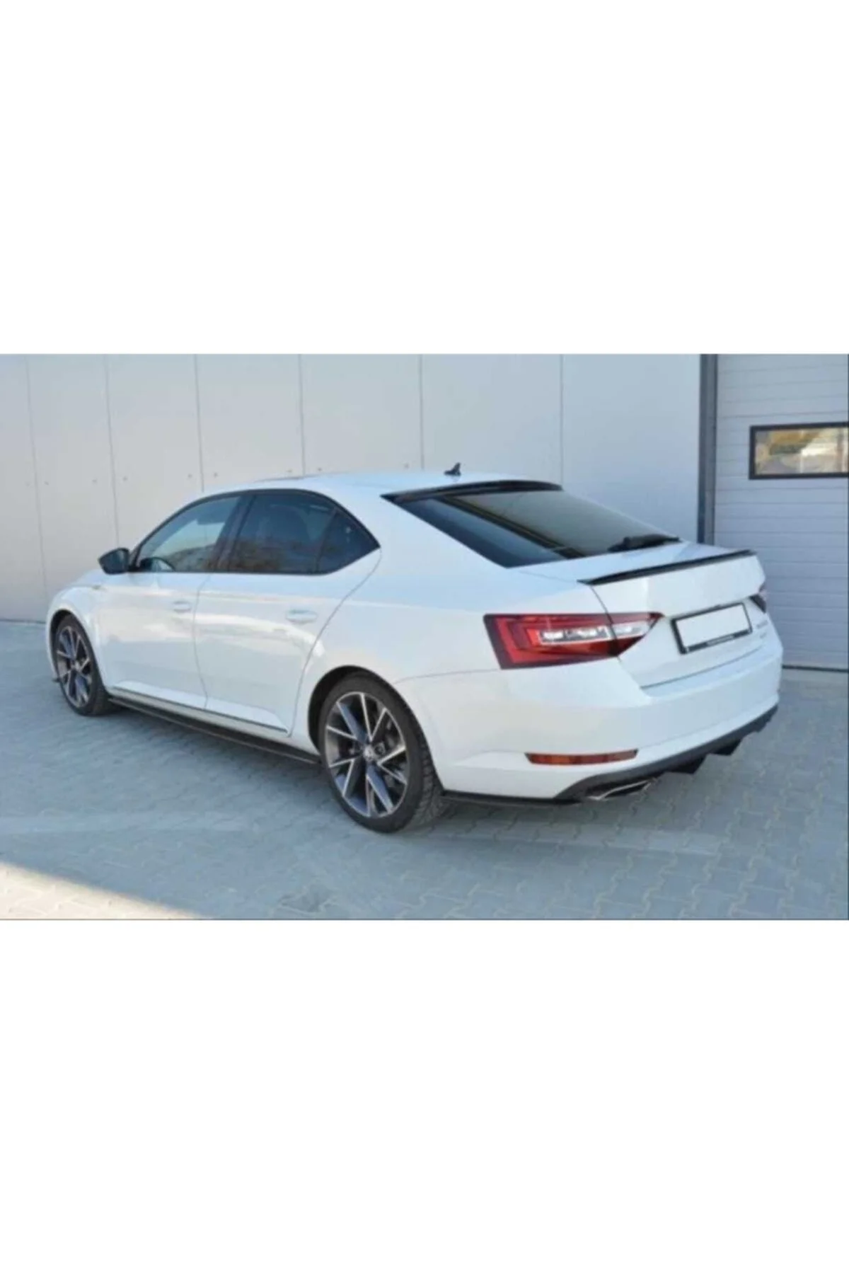 Skoda Super B 2015-2019 Spoiler - Piano Black (parlak Siyah)