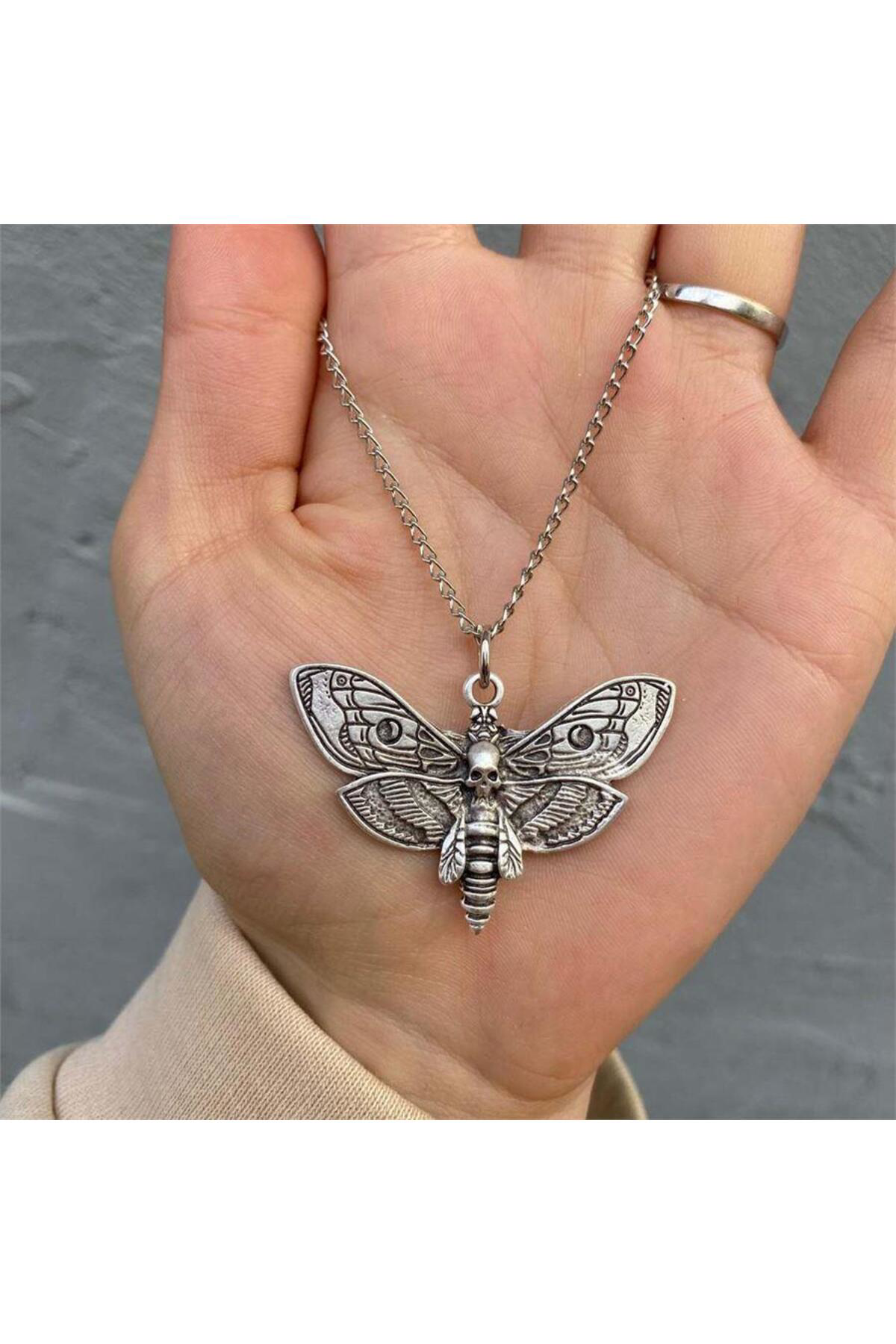 Skull Moth Kolye