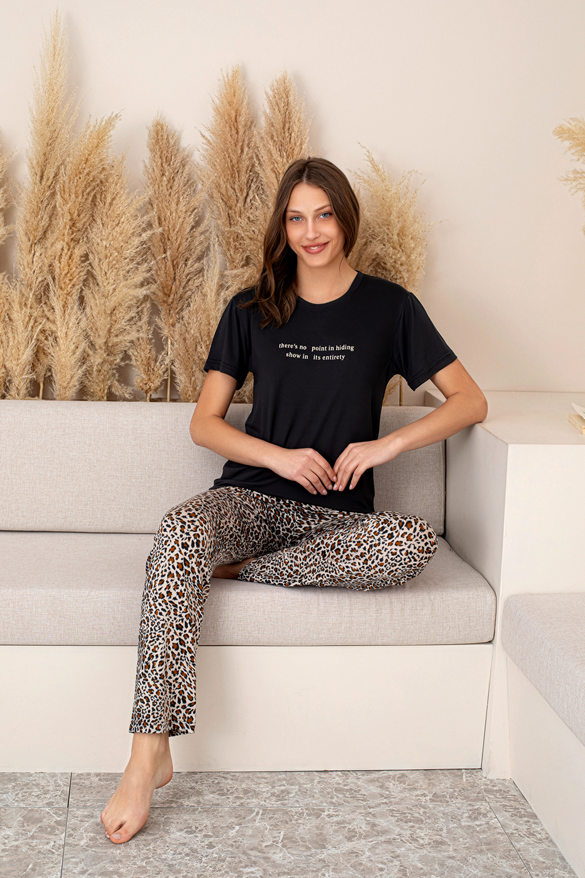 Slim Fit Desenli Kısa Kol Mevsimlik Kadın Pijama Takımı XL-Siyah Slim Fit Desenli Kısa Kol Mevsimlik Kadın Pijama Takımı XL-Siyah