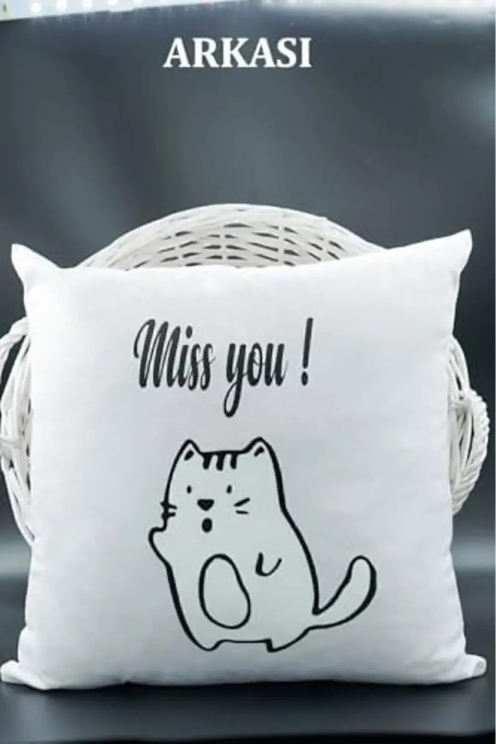 snShop Harfli Kırlent Kılıfı Kadife 43X43 Cm Çift Taraflı R Harfi