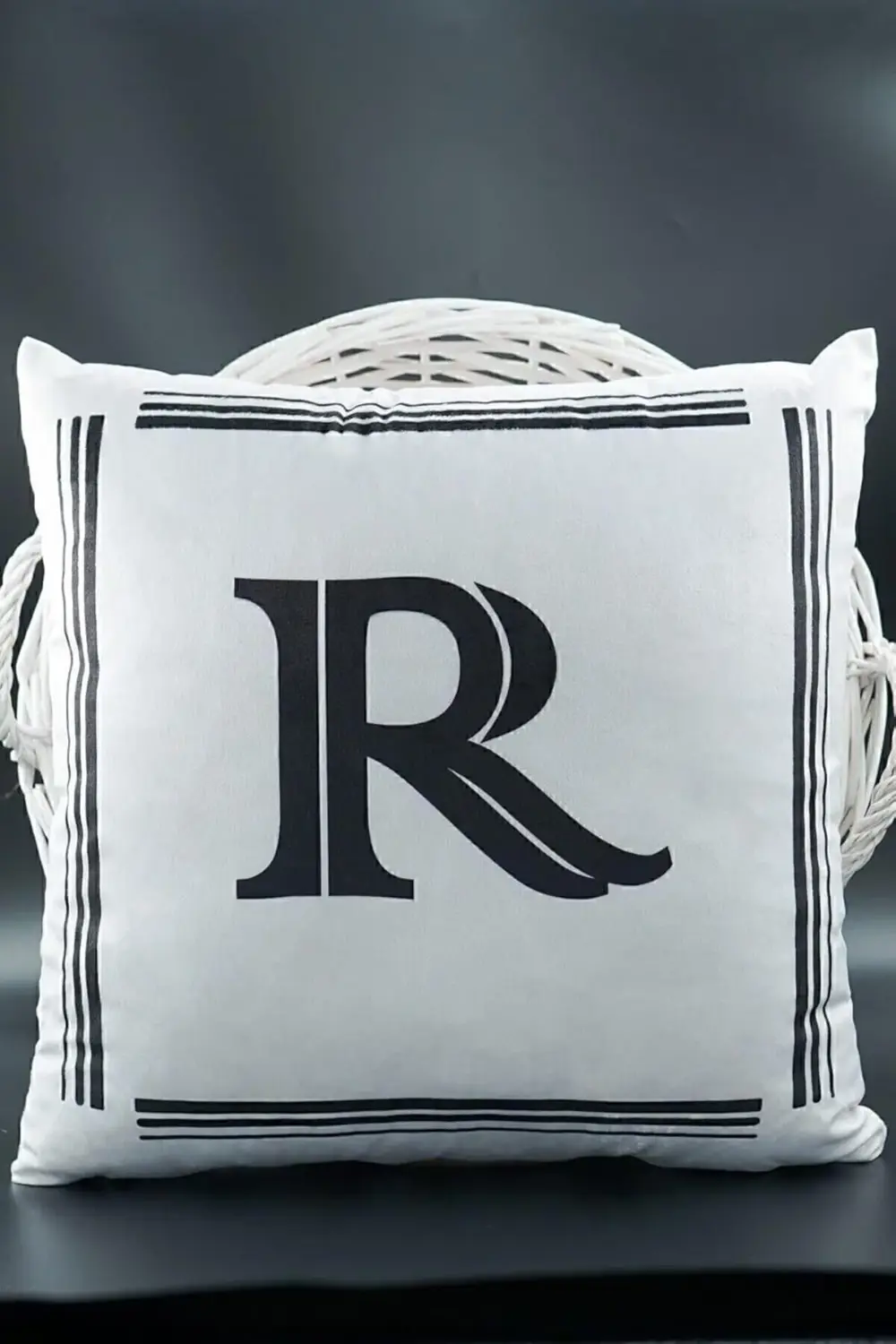 snShop Harfli Kırlent Kılıfı Kadife 43X43 Cm Çift Taraflı R Harfi