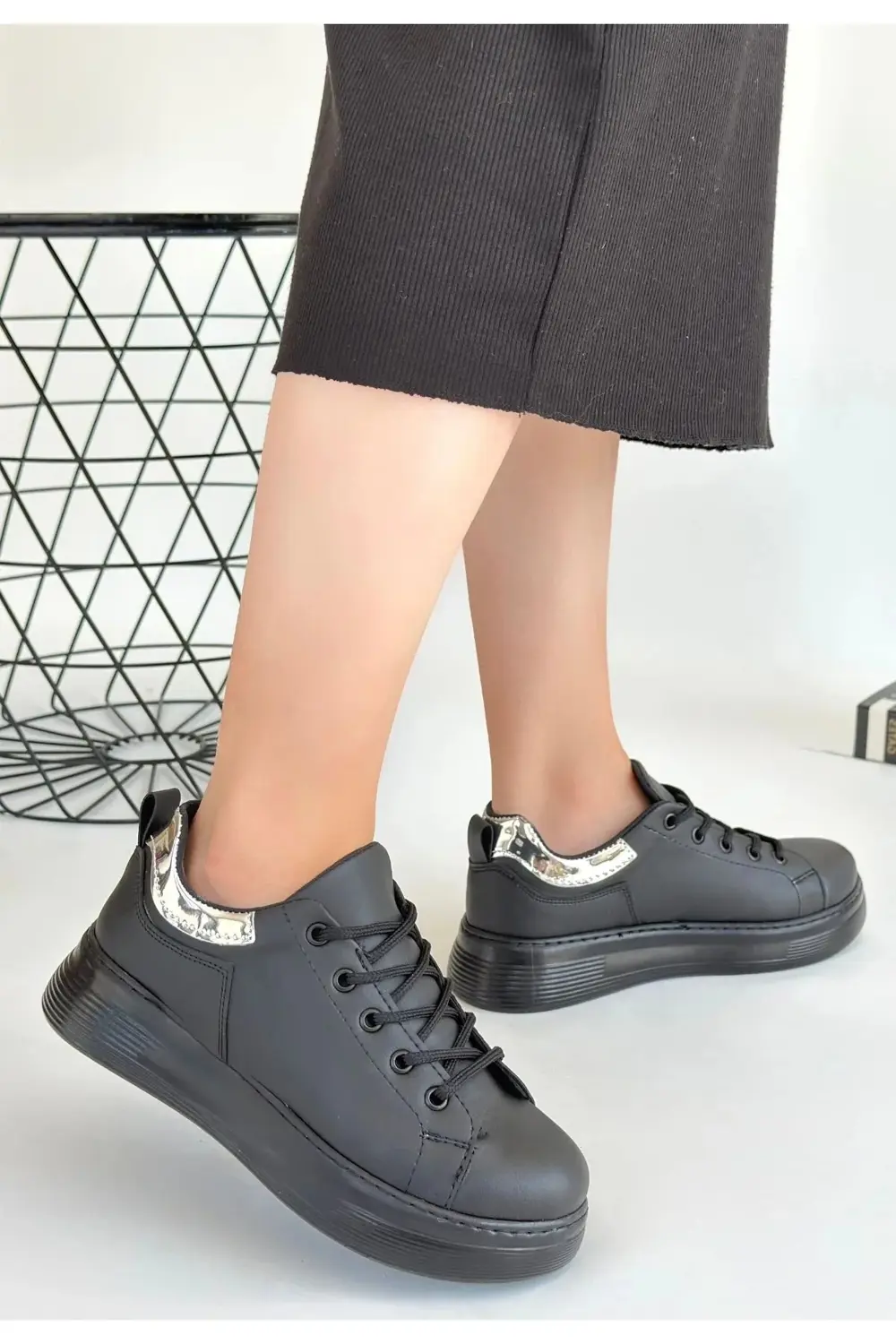 Sofio Siyah Cilt Bağcıklı Spor Ayakkabı