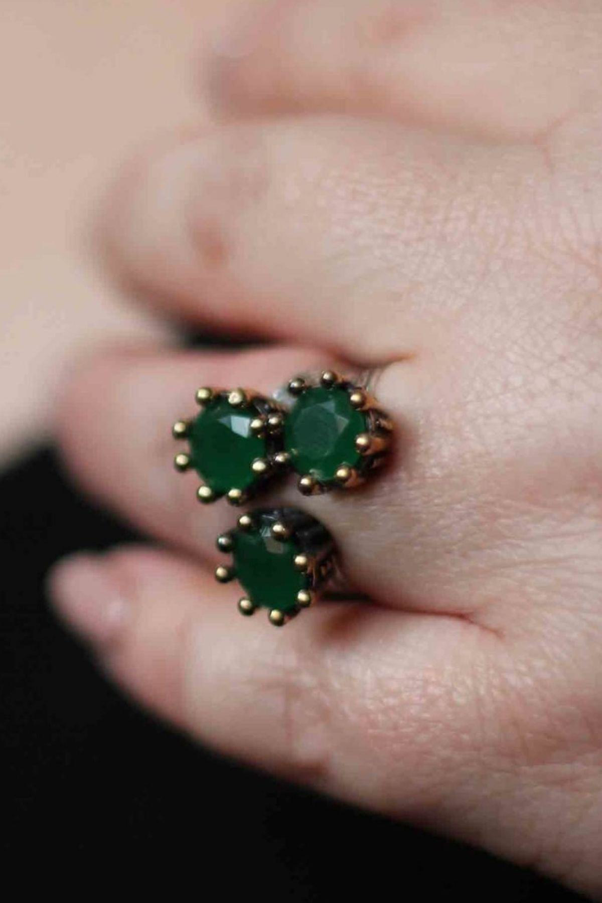 Beyisa Söğütlü Serisi Gümüş Bayan Yüzük Kök Zümrüt Taşlı 3 Taş