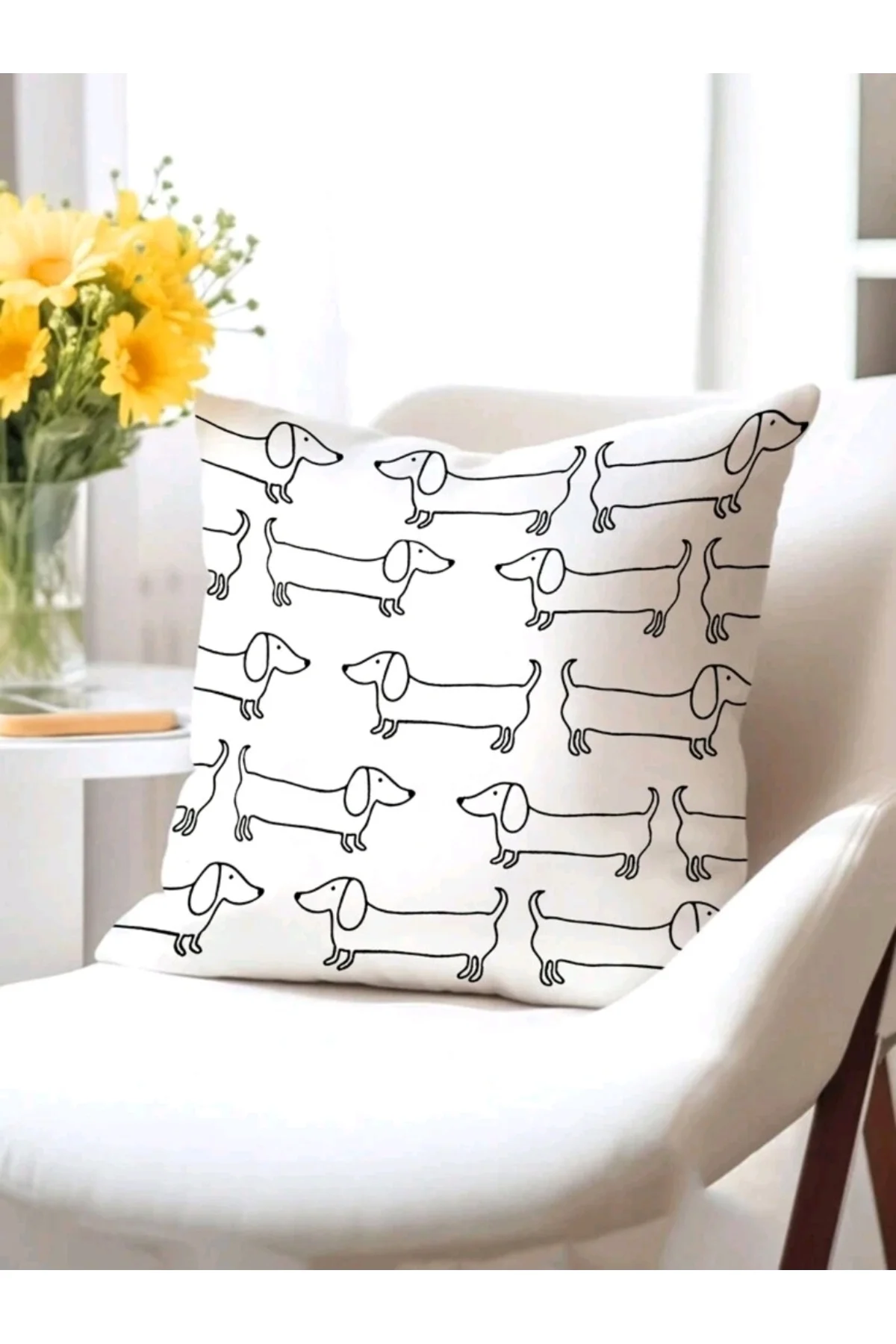 Sosis Köpek Desenli Kırlent Kılıfı (45×45)