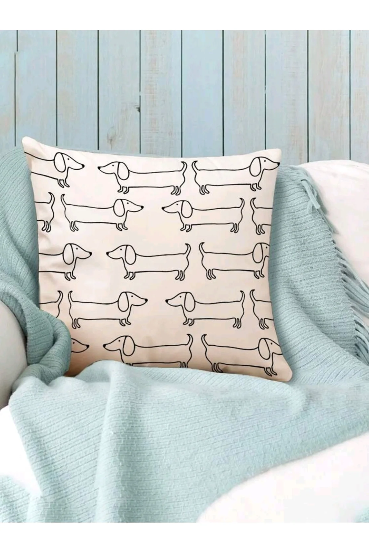 Sosis Köpek Desenli Kırlent Kılıfı (45×45)