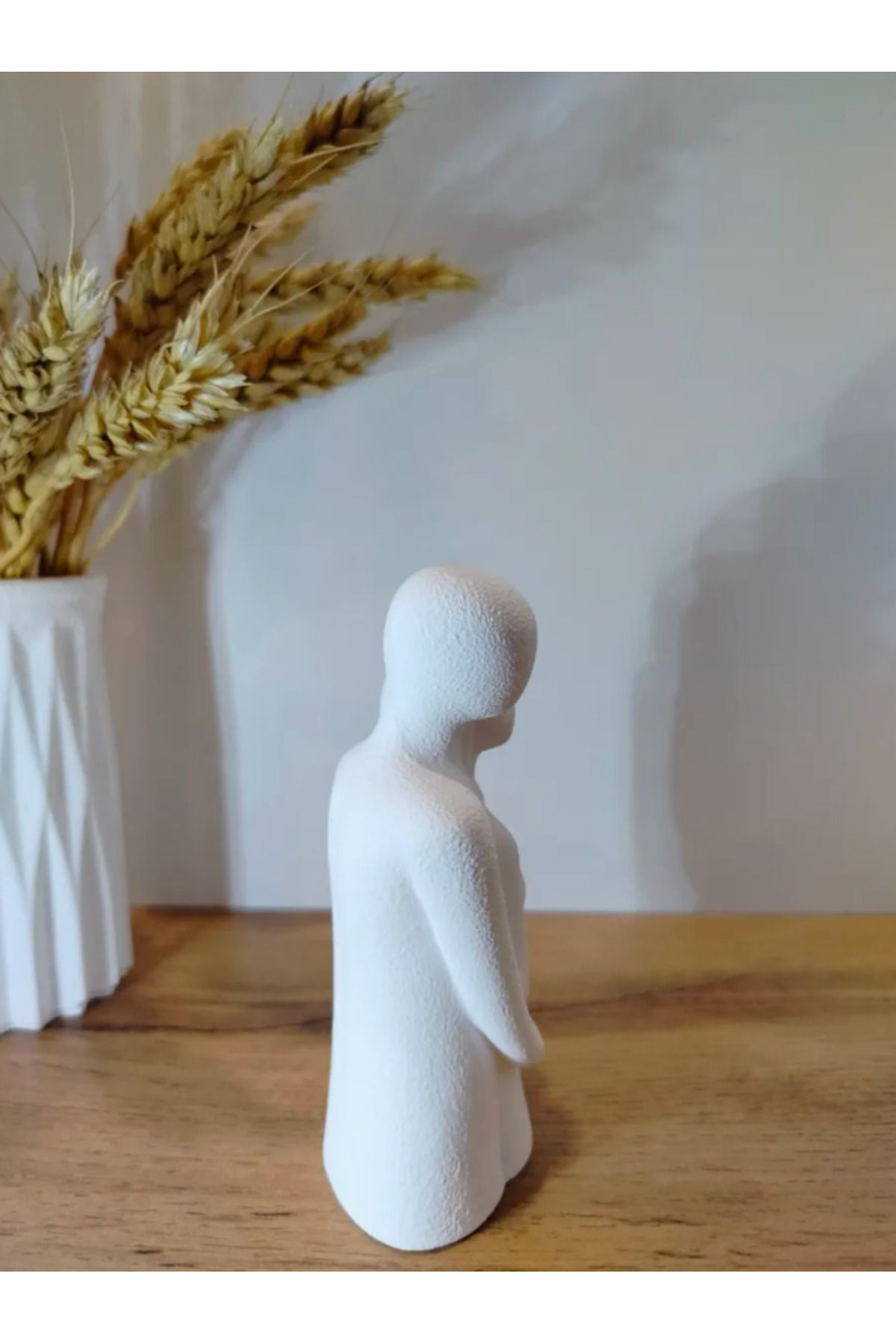 Soyut Sevgi Heykeli – Minimalist & Anlam Yüklü Dekoratif Figür