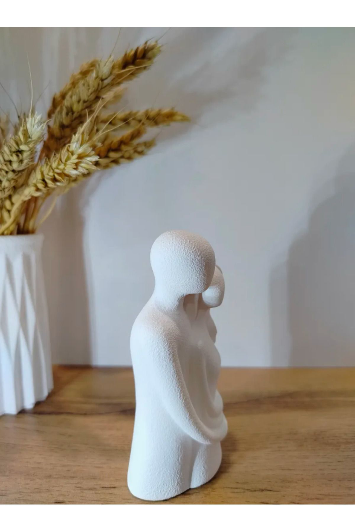 Soyut Sevgi Heykeli – Minimalist & Anlam Yüklü Dekoratif Figür
