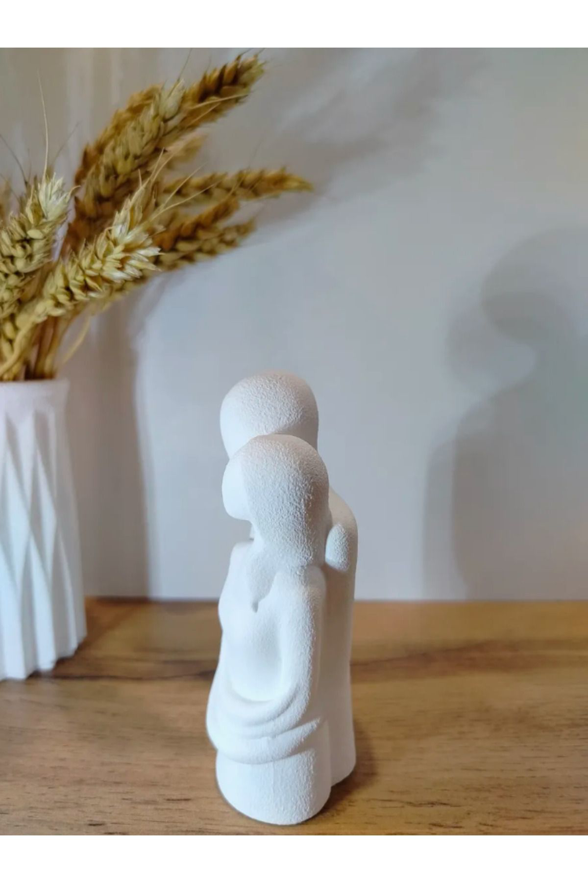 Soyut Sevgi Heykeli – Minimalist & Anlam Yüklü Dekoratif Figür