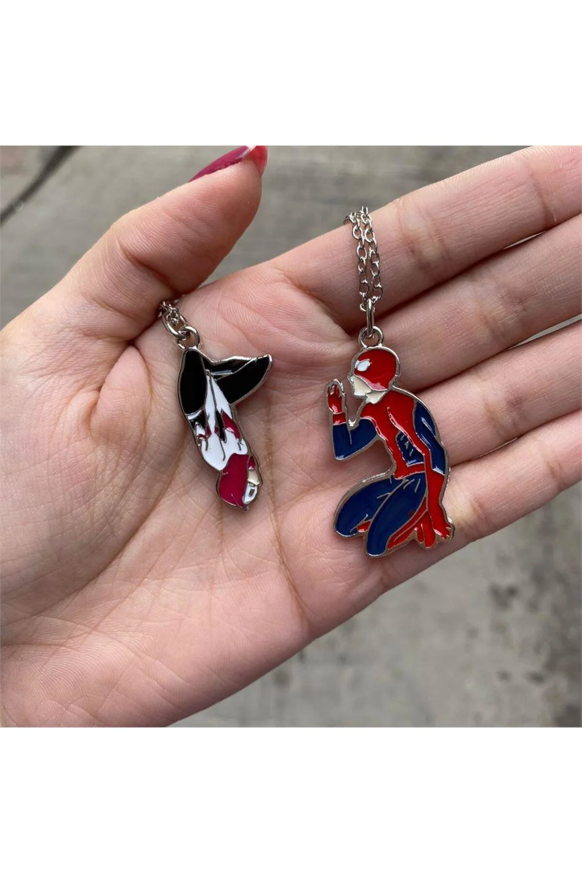 Spider & Gwen Kissing Çift Kolye