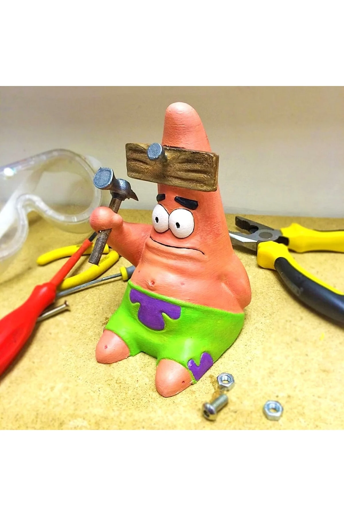 Spongebob Hammered Patrick Boyalı Figür 15 cm