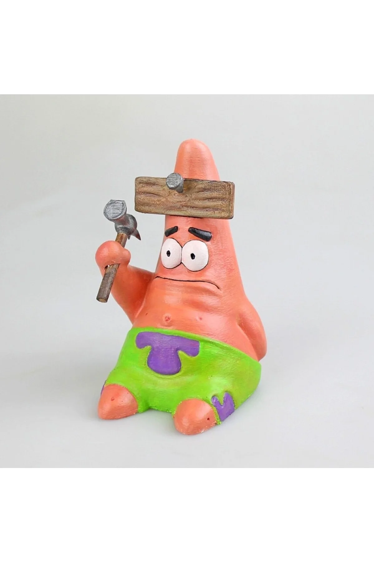 Spongebob Hammered Patrick Boyalı Figür 15 cm