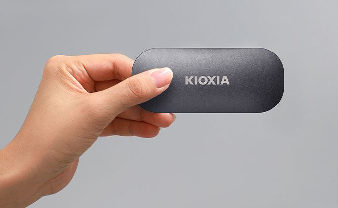 Kioxia Ssd 2Tb Exceria Plustaşinabilir 1050/1000Mb/S Usb 3.2 Type C Lxd1