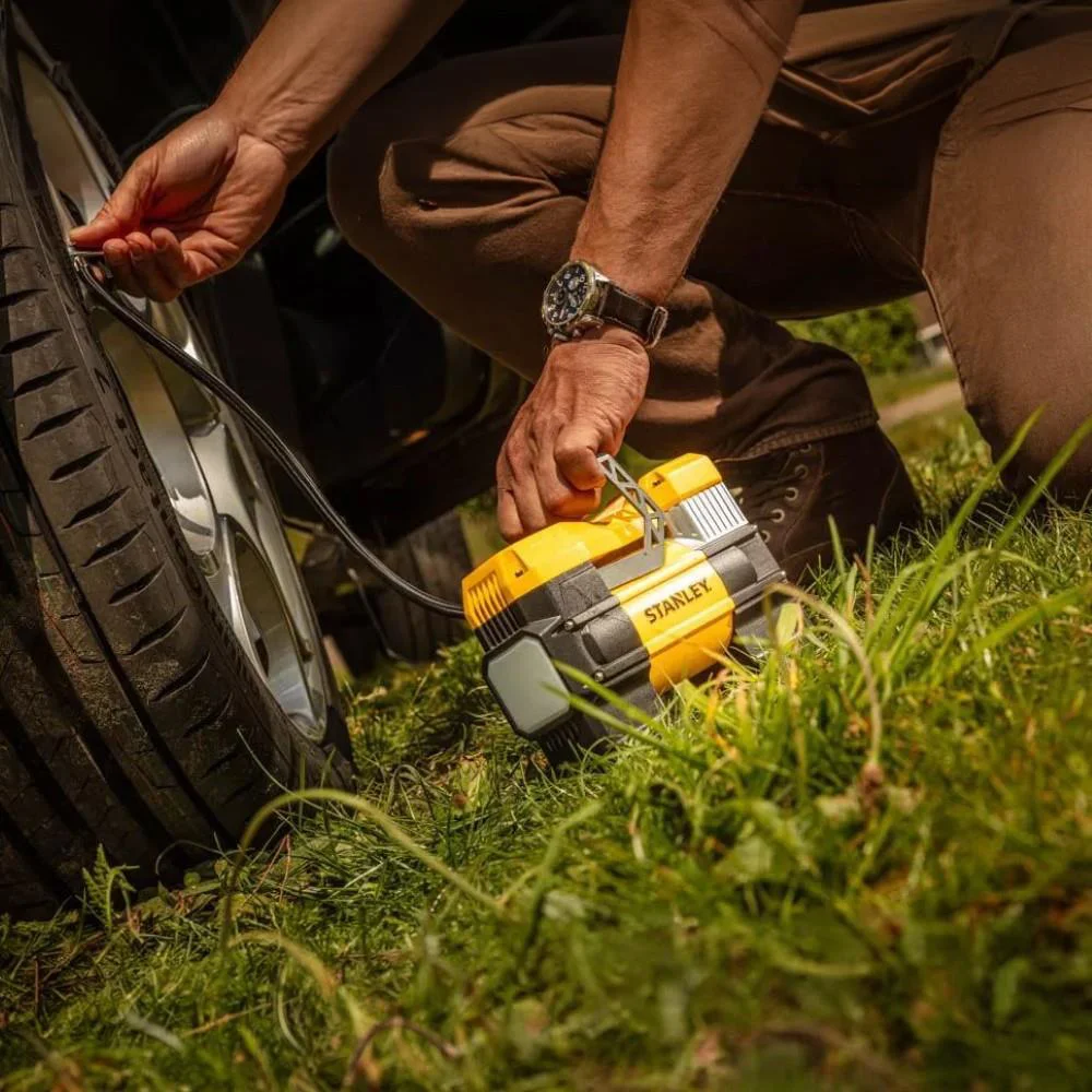 STANLEY SXIF0001 12Volt 150 PSI Dijital Basınç Göstergeli Lastik Şişirme Pompası + Led Lamba