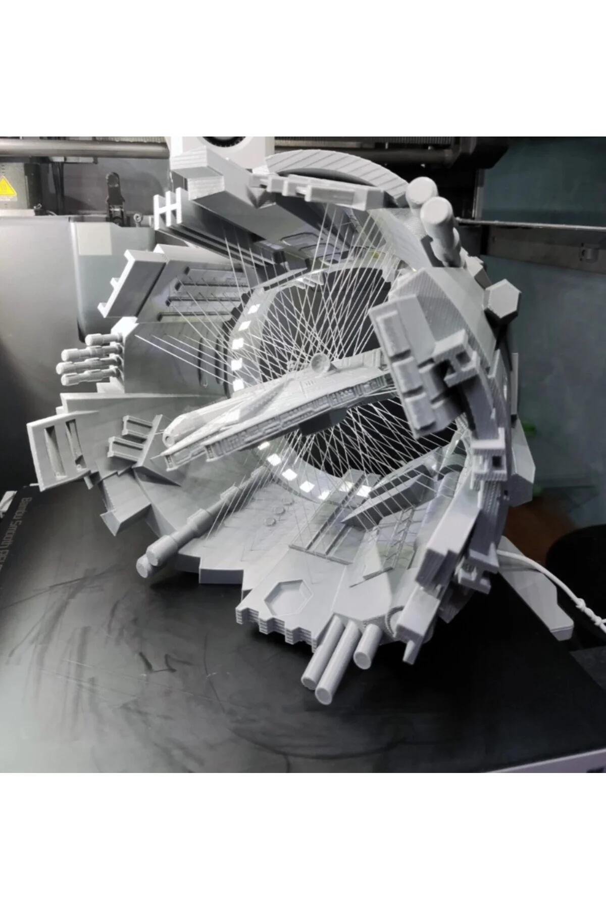 Star Wars Millenium Falcon Işık Hızında Insane 35 CM (BÜYÜK BOY)