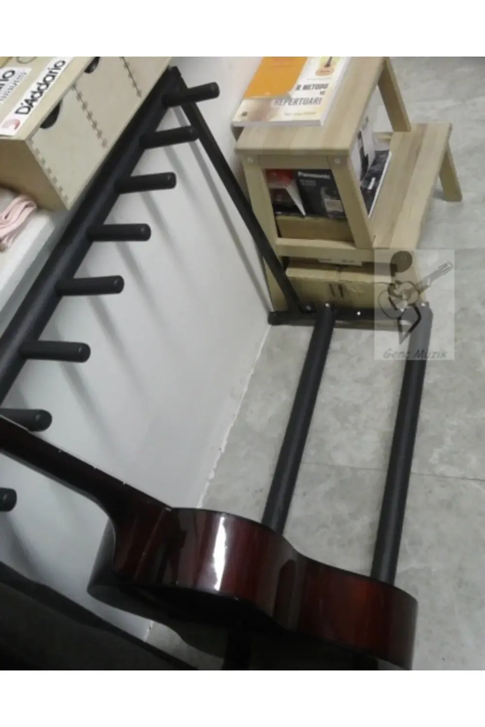 STG107 7'Lİ GİTAR SEHPASI 7 DET GİTAR İÇİN GİTAR ASKISI