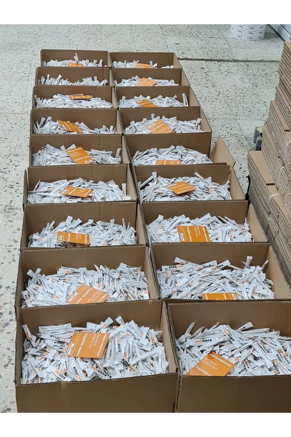 stick şeker 3gr ort. 2000 adet / net 6 kg kolide