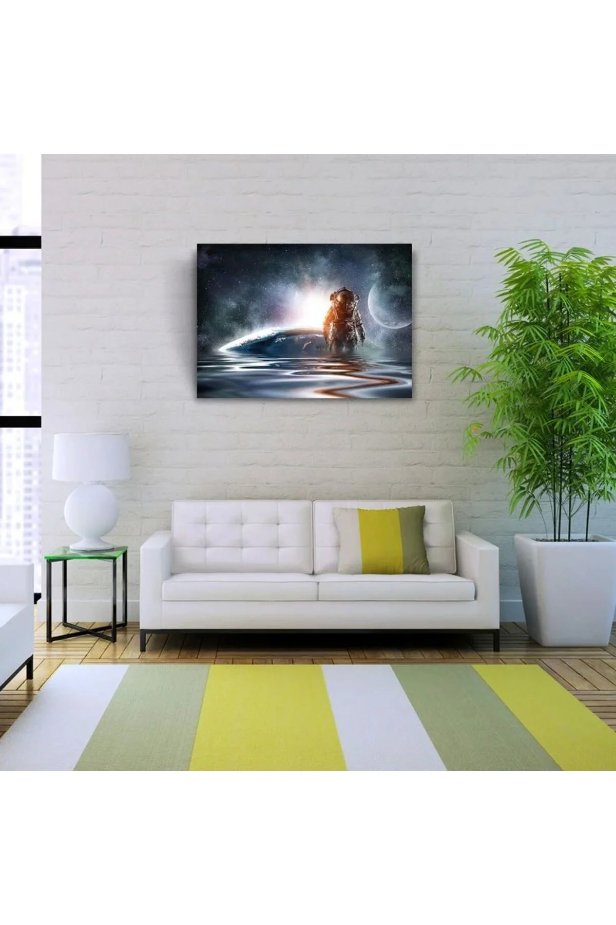Su bulunan Gezegen ve Astronot Kanvas Tablo 50 x 70