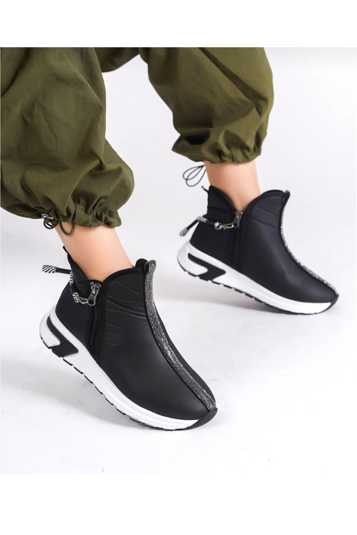 Su Geçirmez Paraşüt Kumaş Taşlı Siyah Spor Bot Rs300